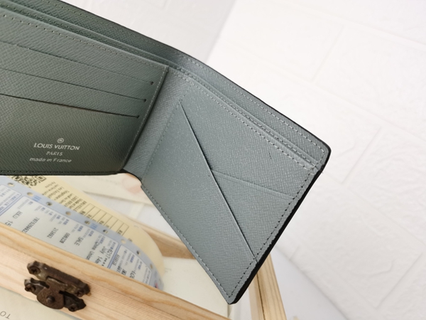 LVコピーウォレット着用イメージ